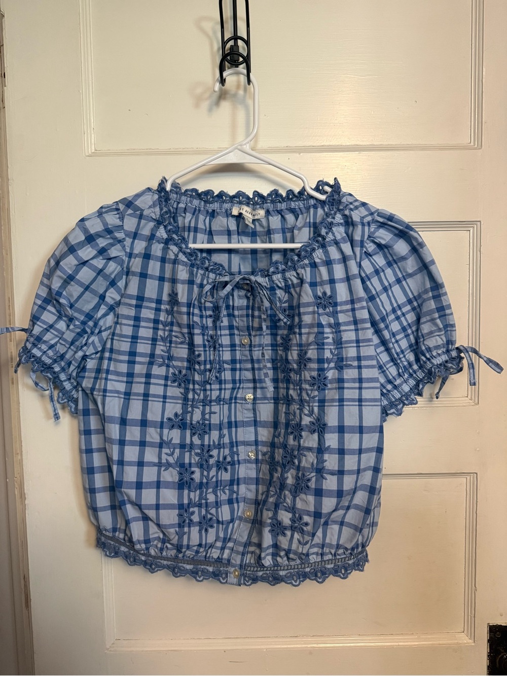 Free Assembly two tone blue plaid blouse w/floral embroidery, size L